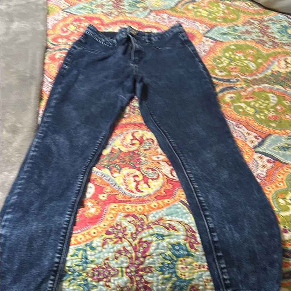 American Eagle Outfitters Blue High-Waisted Jeans